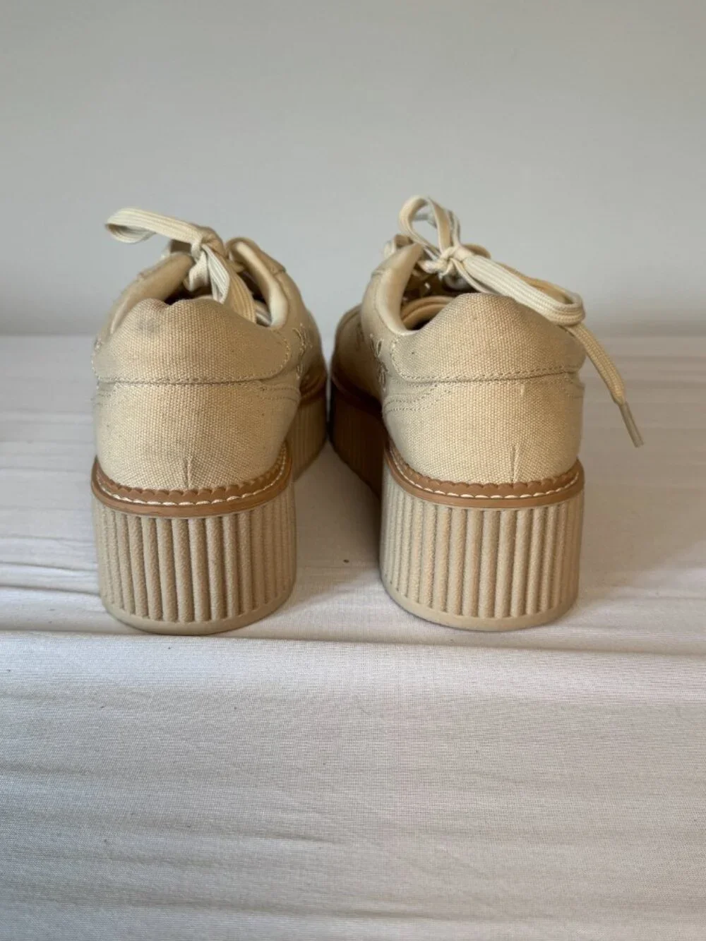 9.5 Dolce Vita Brin Canvas Eyelet Sneakers Platform Shoes Beige Tan Cream Flower